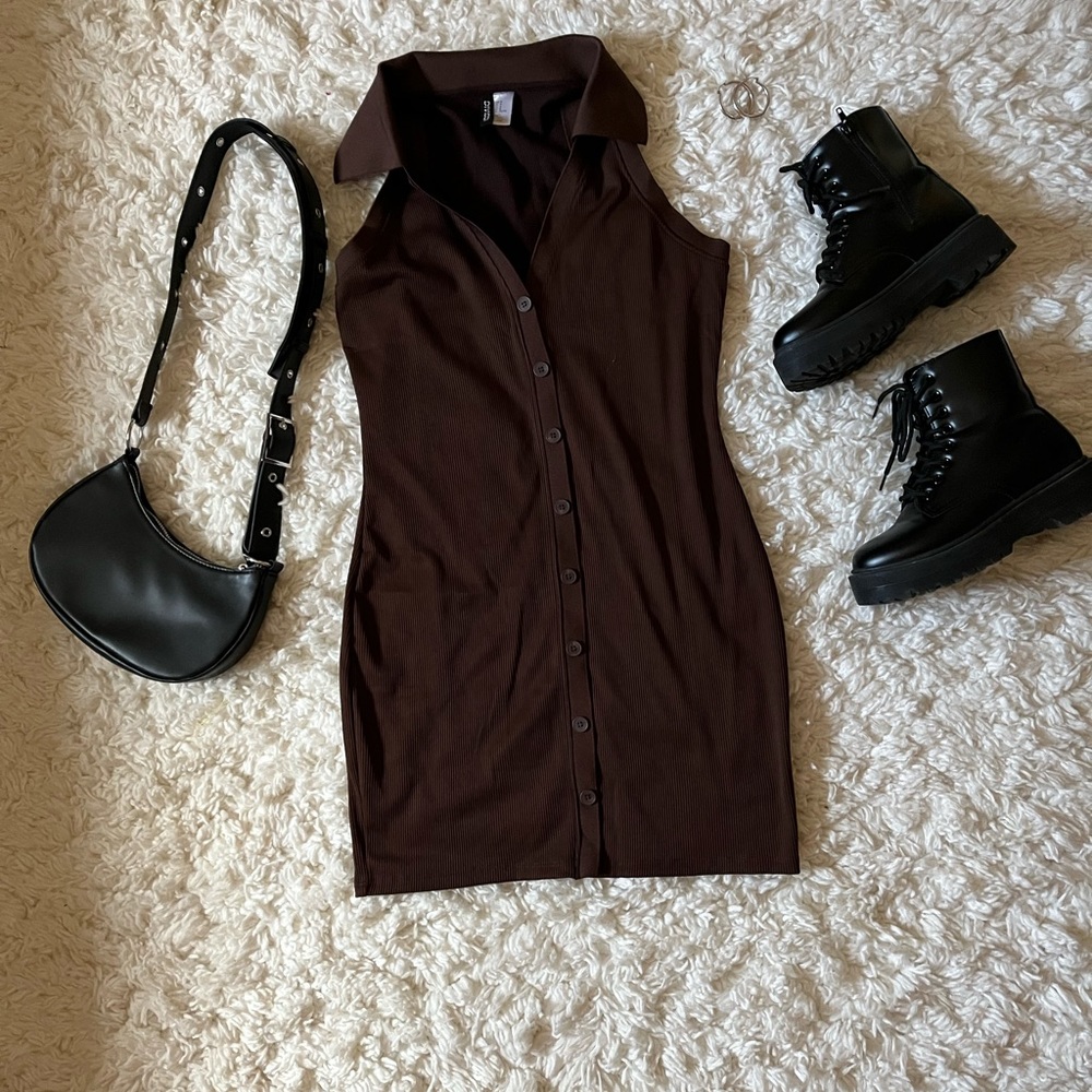 H&M brown collared v neck bodycon mini dress ✨